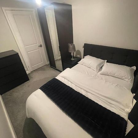 Beautiful En-Suite Bedroom Ипсвич Экстерьер фото